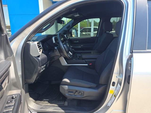 Used 2025 Toyota Tundra SR5 w/ SR5 Convenience Package AWD/4WD image 9