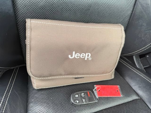 Used 2017 Jeep Grand Cherokee Limited w/ Luxury Group II AWD/4WD image 22