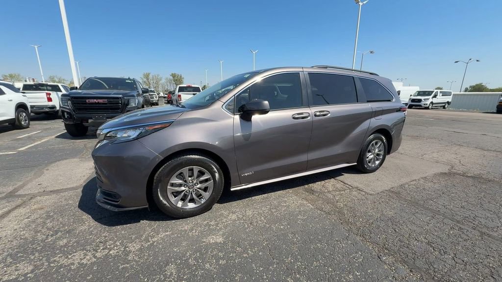 Used 2021 Toyota Sienna LE w/ LE Plus Package AWD/4WD image 4