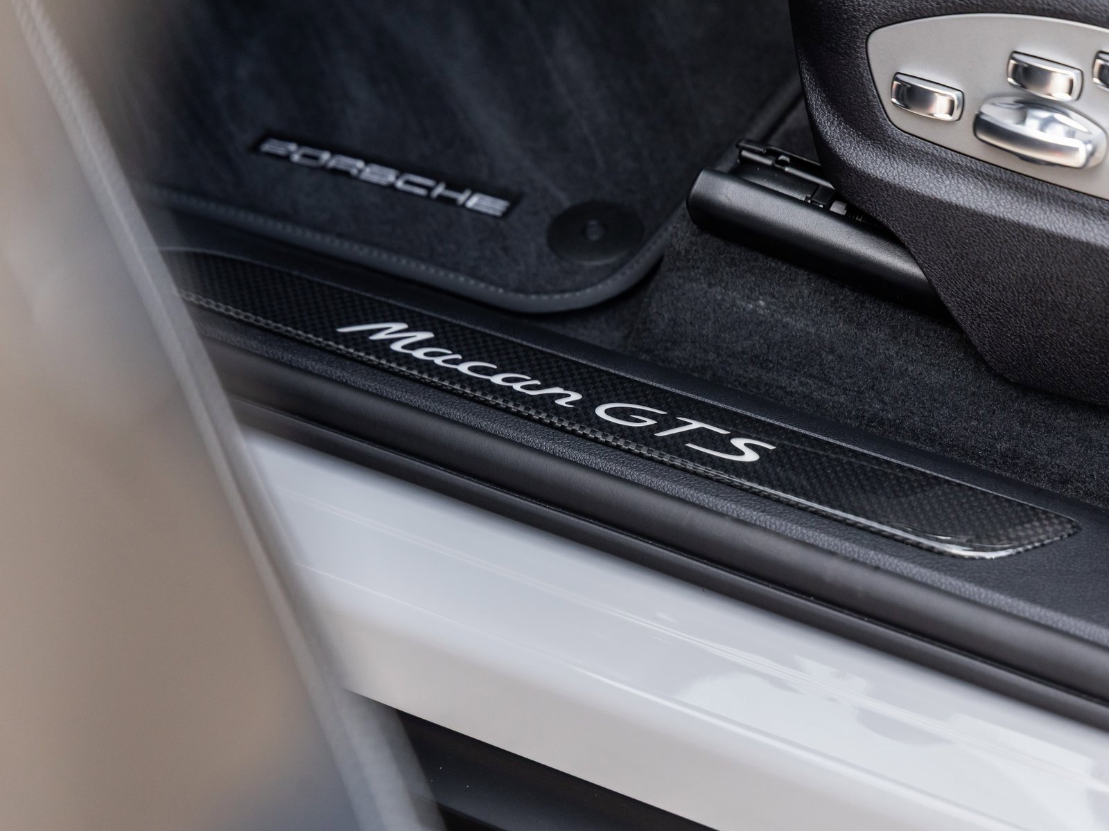 New 2026 Porsche Macan GTS image 25