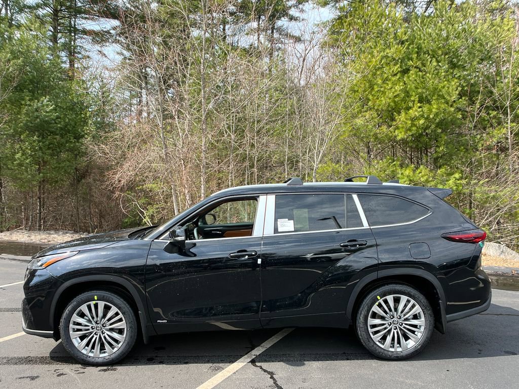 New 2026 Toyota Highlander Platinum image 2