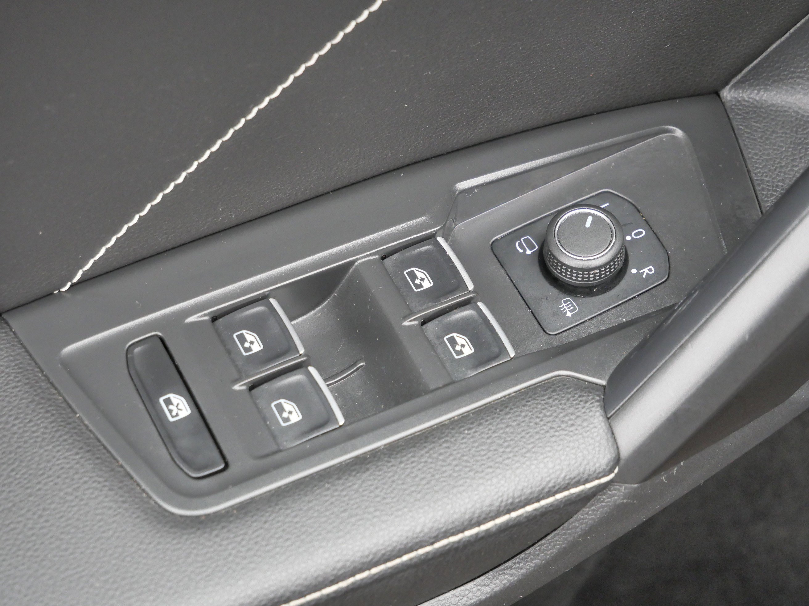 Used 2023 Volkswagen Tiguan SEL R-Line image 19