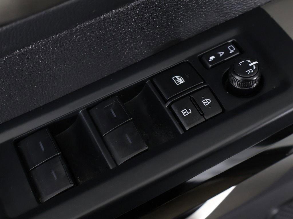 Used 2025 Toyota Tundra Limited AWD/4WD image 40