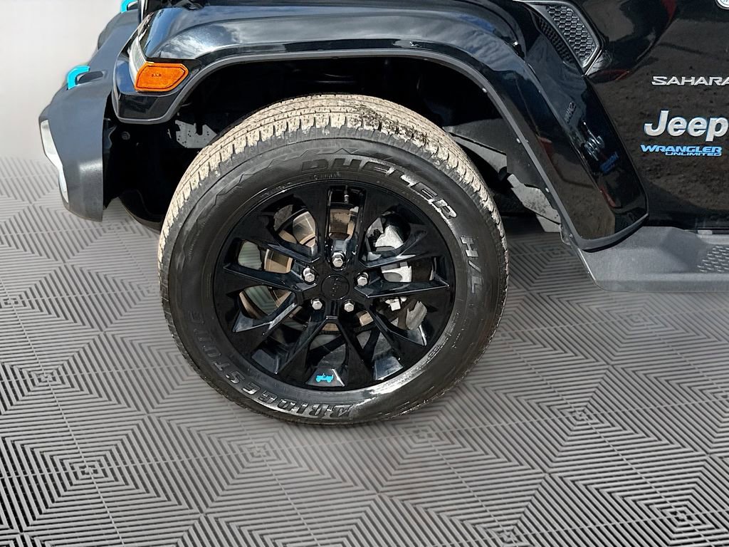 Used 2022 Jeep Wrangler Unlimited Sahara w/ Cold Weather Group image 35