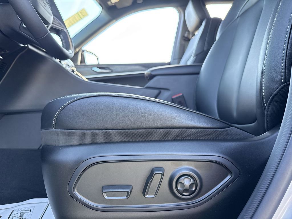 New 2025 Jeep Grand Cherokee L Limited w/ Trailer Tow Package image 12