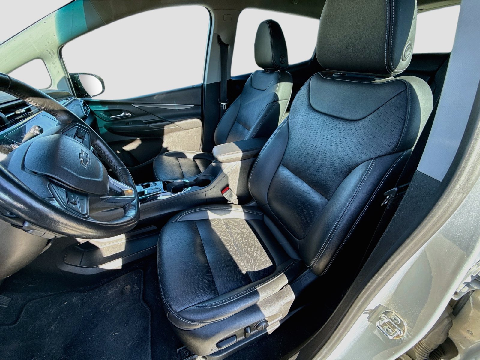 Used 2023 Chevrolet Bolt LT w/ Infotainment Package FWD image 10
