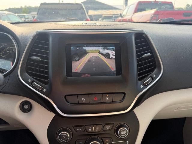 Used 2021 Jeep Cherokee Latitude Lux w/ Sun & Sound Group AWD/4WD image 14