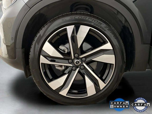 Used 2025 Volvo XC40 B5 Plus image 28