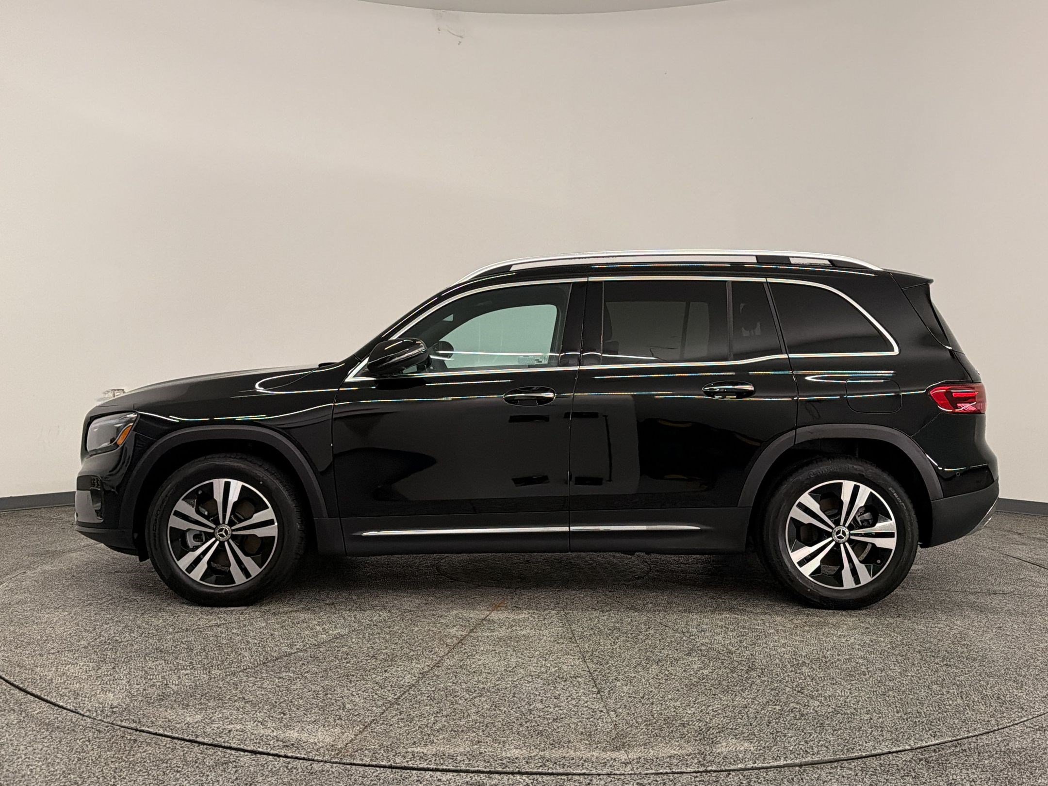 Certified 2026 Mercedes-Benz GLB 250 image 2
