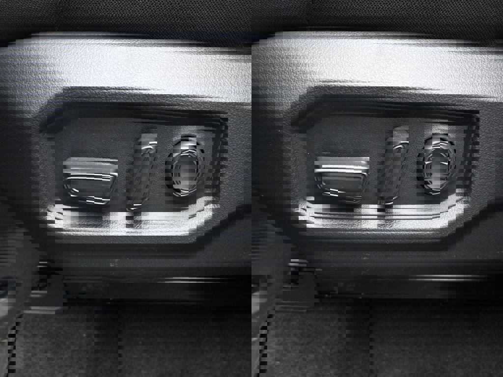 New 2026 Toyota Tundra SR5 w/ SR5 Convenience Package image 10