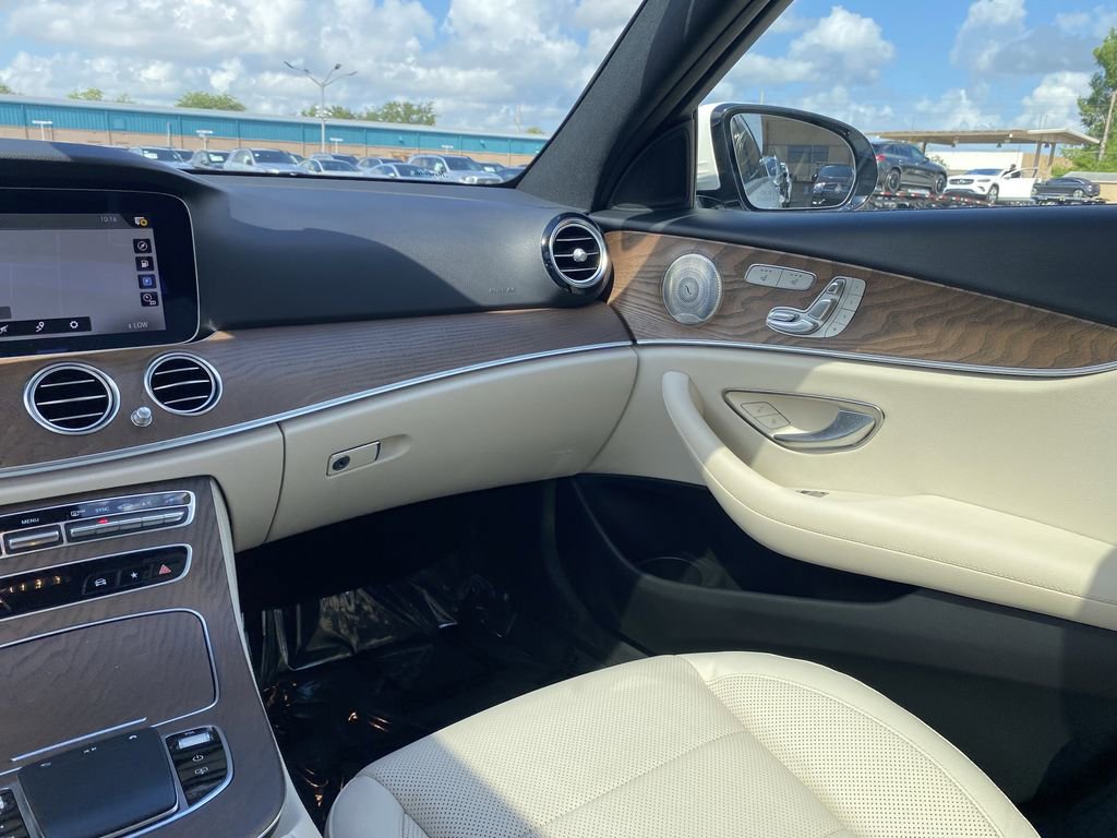 Used 2023 Mercedes-Benz E 450 4MATIC Sedan image 4