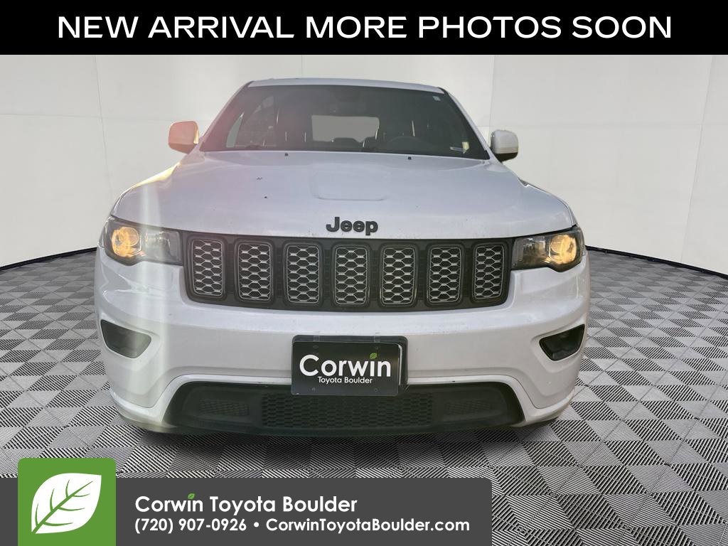 Used 2020 Jeep Grand Cherokee Altitude AWD/4WD image 2