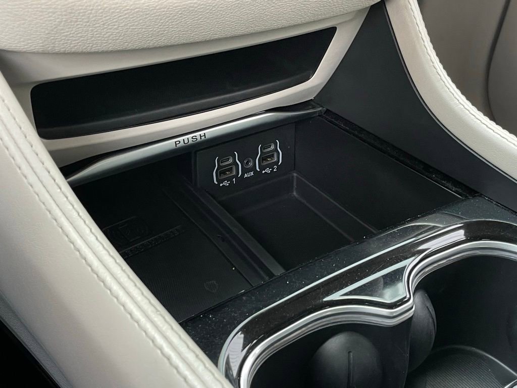 Used 2024 Chrysler Pacifica Limited image 20