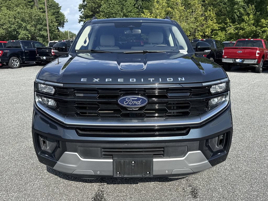 Used 2025 Ford Expedition Platinum w/ Driver's Package AWD/4WD image 2