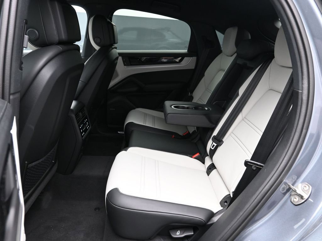 New 2026 Porsche Cayenne Coupe image 17