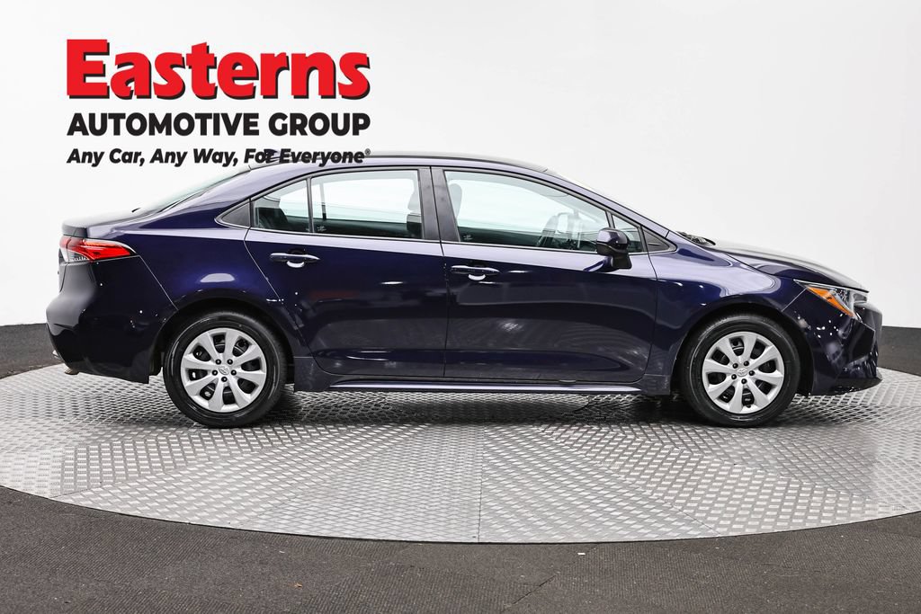 Used 2021 Toyota Corolla LE FWD image 4