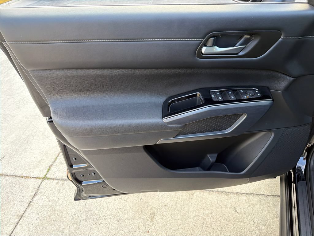 Certified 2025 Nissan Pathfinder SL AWD/4WD image 17