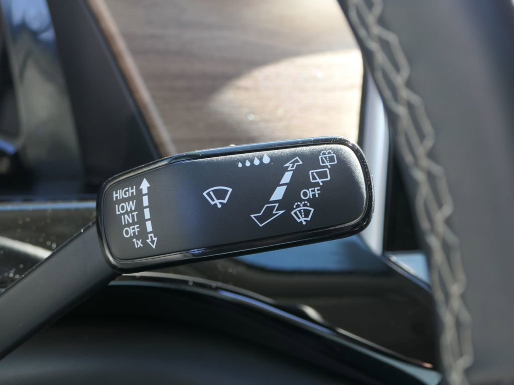 Used 2025 Volkswagen Atlas SE image 15