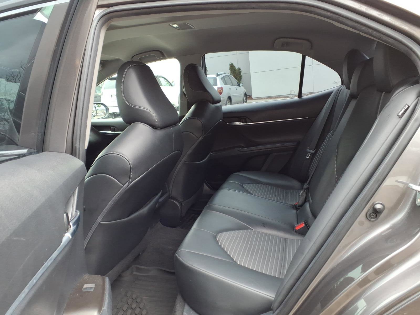 Used 2021 Toyota Camry SE image 12