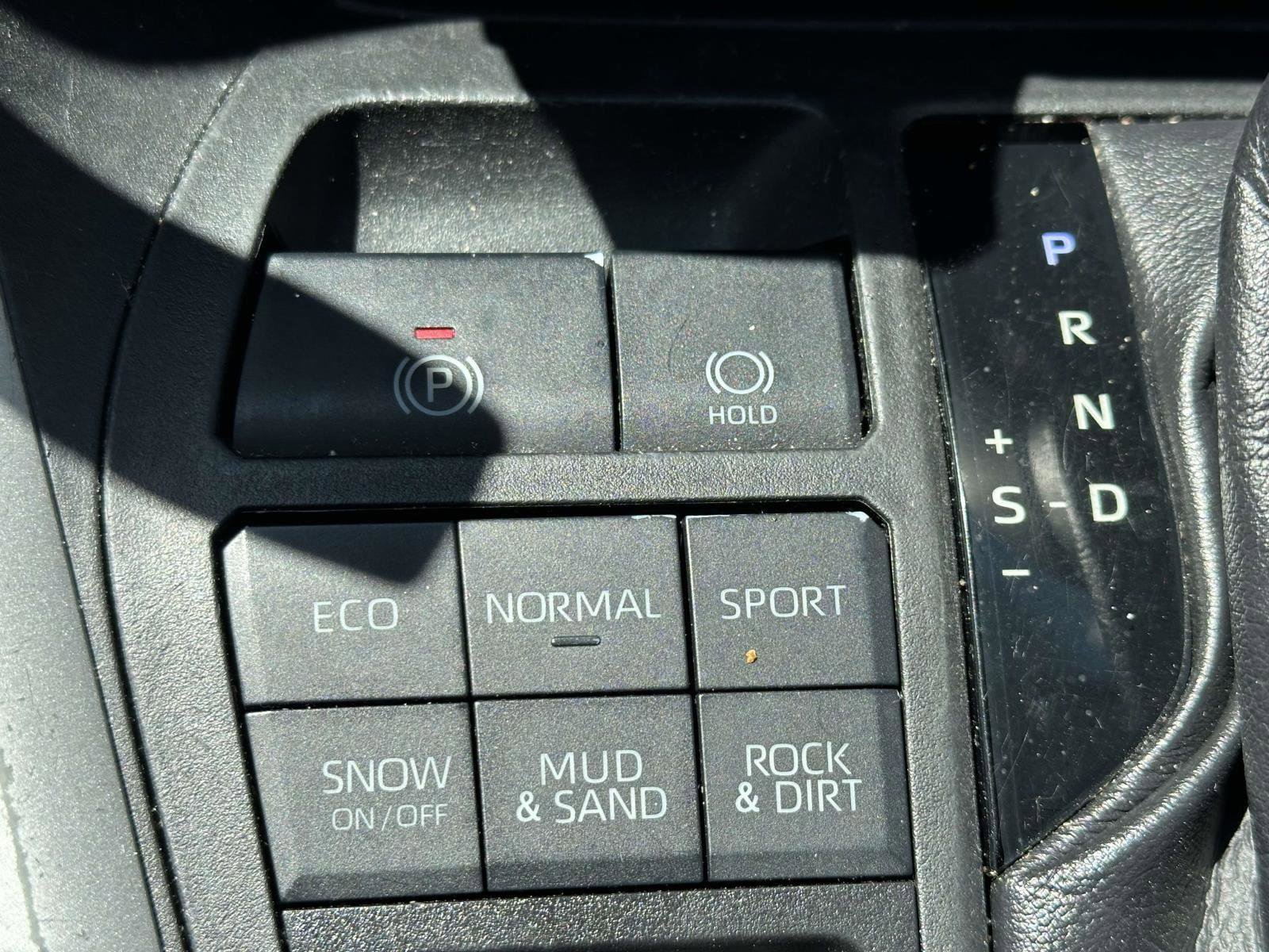 Used 2019 Toyota RAV4 LE AWD/4WD image 24