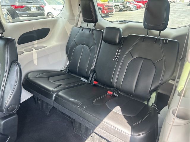Used 2024 Chrysler Pacifica Touring-L image 16
