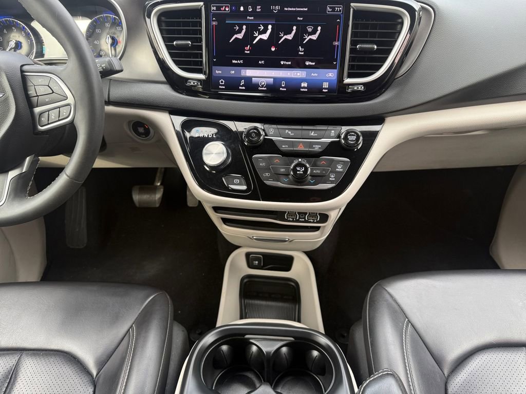 Used 2023 Chrysler Pacifica Touring-L image 11