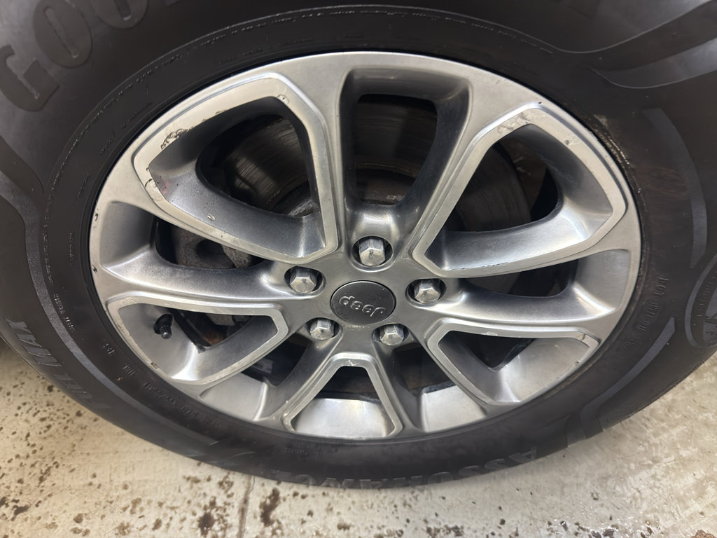 Used 2014 Jeep Grand Cherokee Limited w/ Luxury Group II AWD/4WD image 34