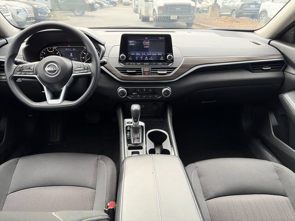 Used 2024 Nissan Altima 2.5 SV image 11