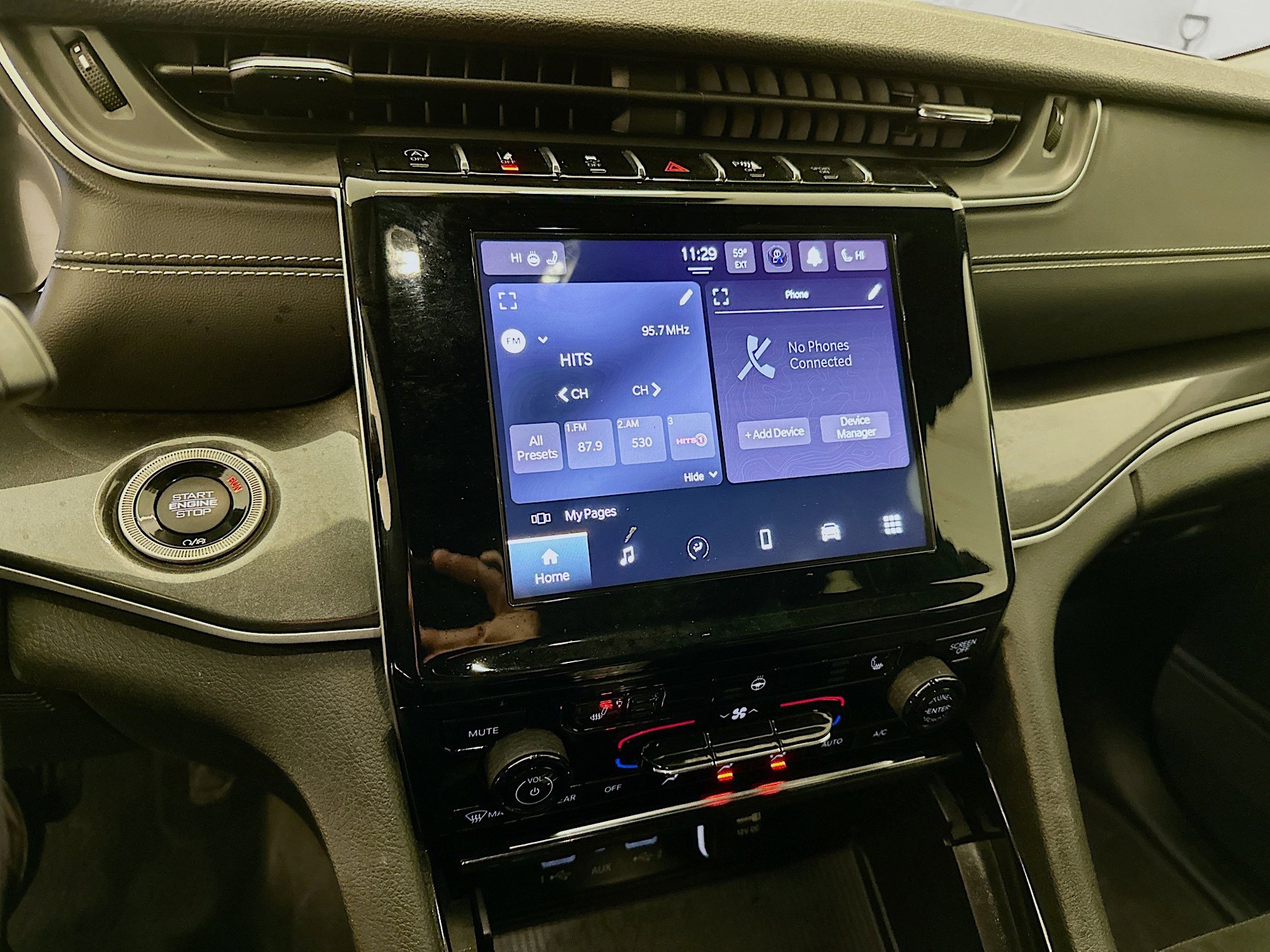 Used 2023 Jeep Grand Cherokee L Laredo image 25