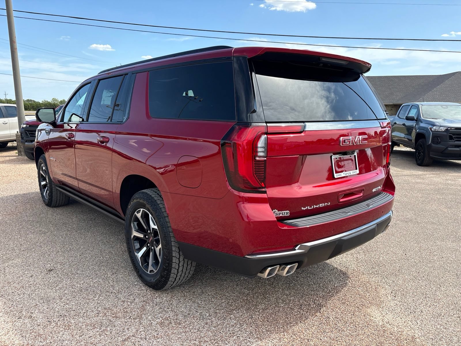 New 2026 GMC Yukon XL AT4 w/ AT4 Premium Plus Package AWD/4WD image 4