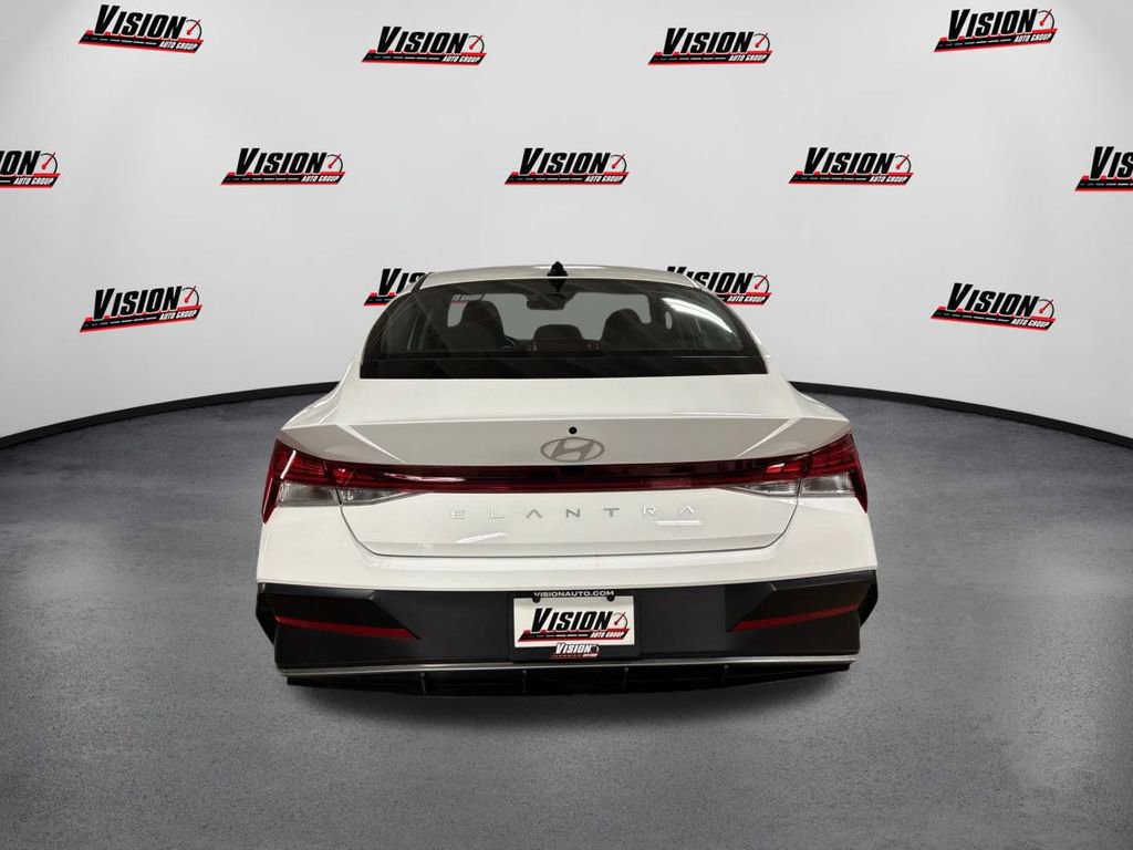 Certified 2025 Hyundai Elantra SEL image 6