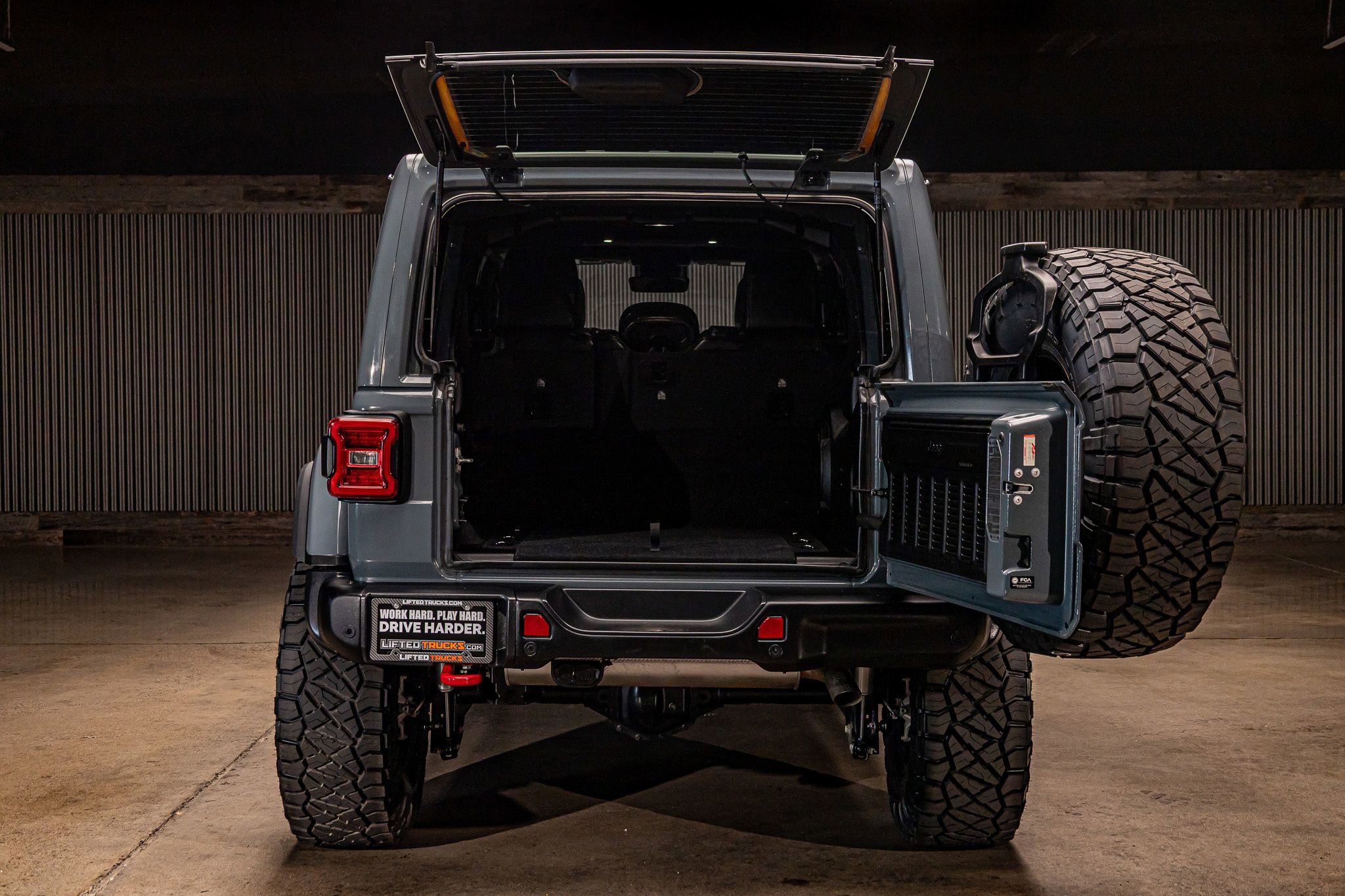 Used 2024 Jeep Wrangler Unlimited Rubicon AWD/4WD image 9