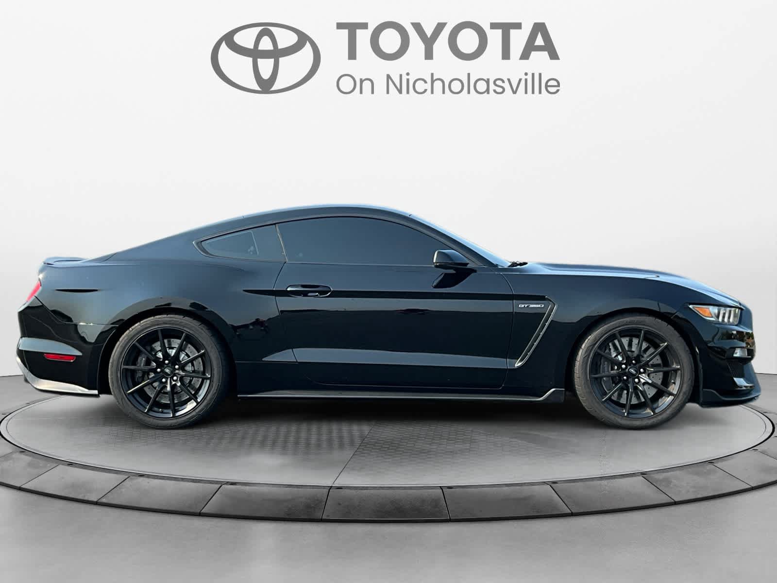 Used 2016 Ford Mustang Shelby GT350 w/ Technology Package RWD image 6