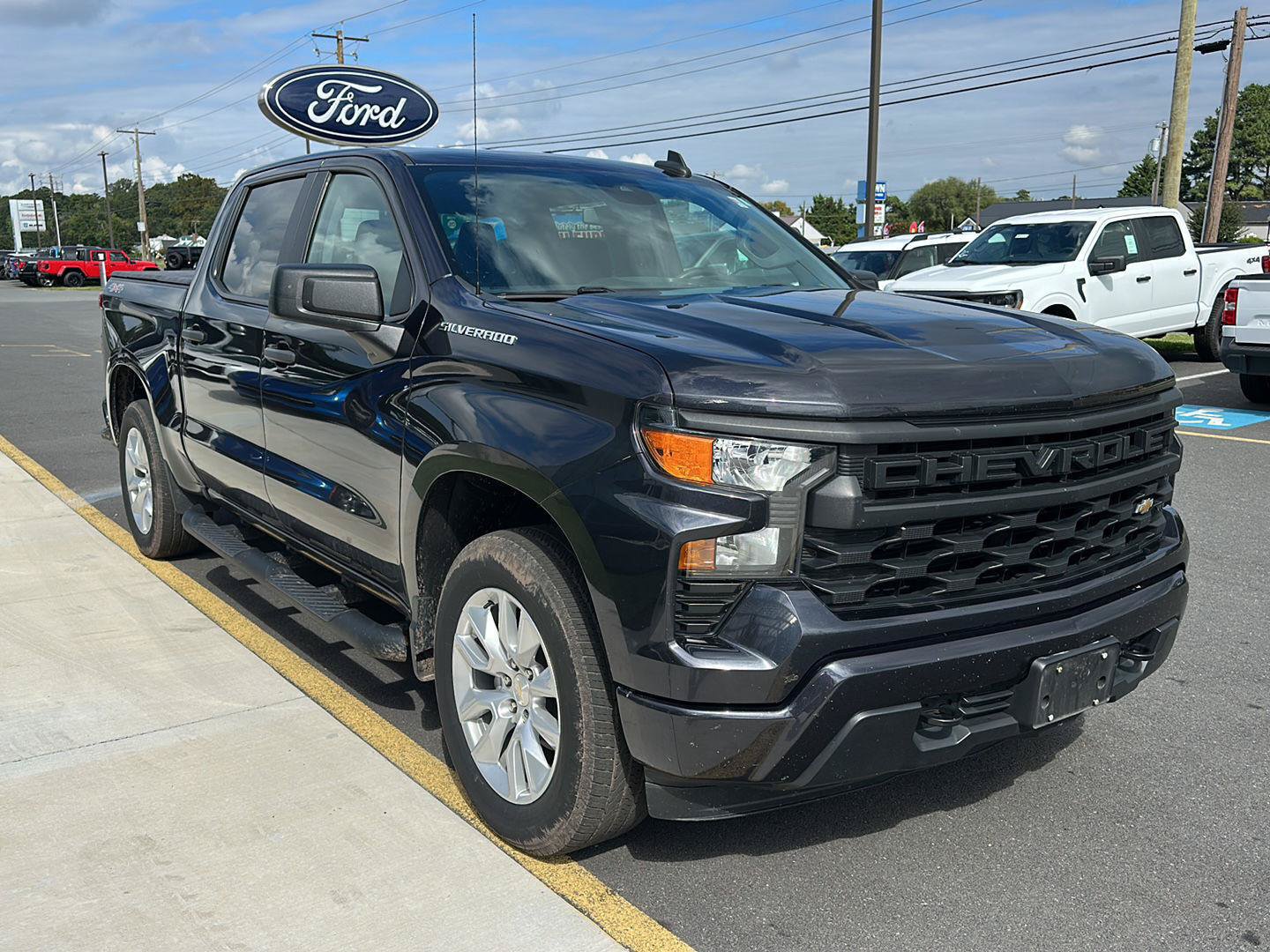 Used 2023 Chevrolet Silverado 1500 Custom AWD/4WD image 3