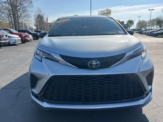 Used 2023 Toyota Sienna XSE image 2