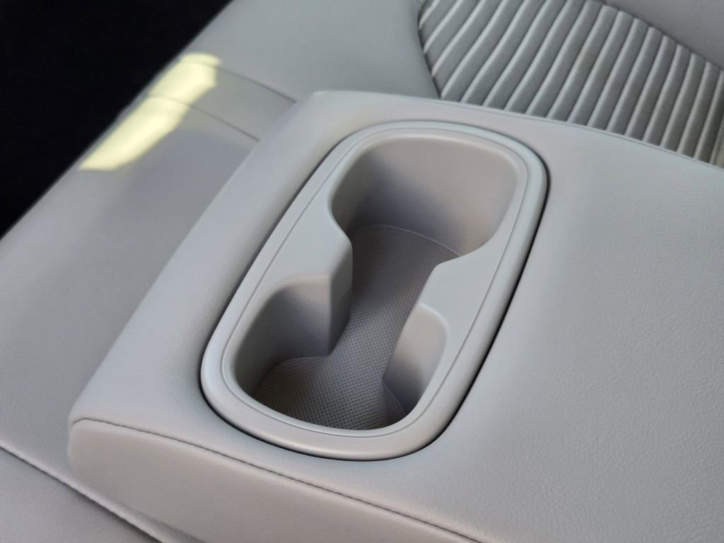 Used 2021 Toyota Camry SE image 37