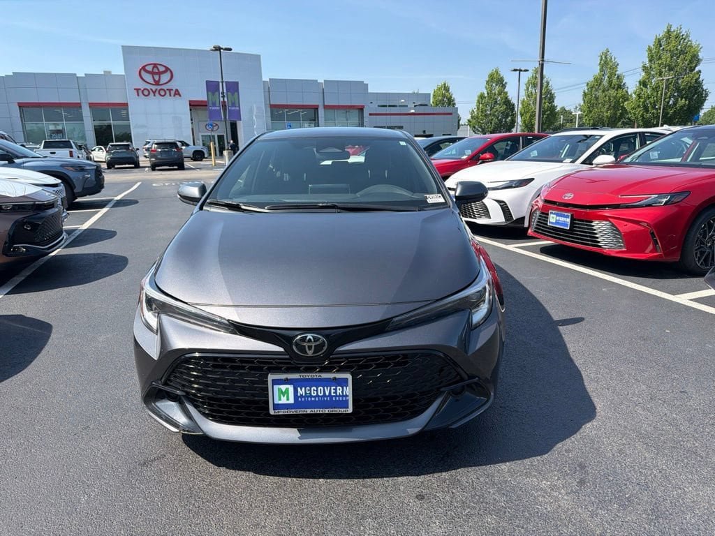 Used 2023 Toyota Corolla SE FWD image 2