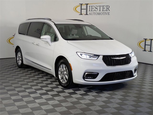 Used 2021 Chrysler Pacifica Touring-L image 2