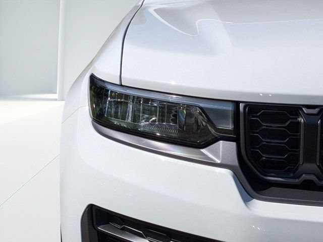 New 2026 Jeep Grand Cherokee Altitude RWD image 9