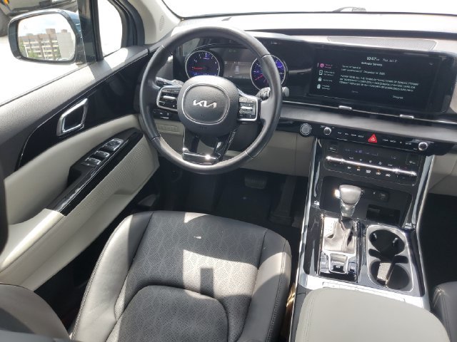 Used 2024 Kia Carnival EX FWD image 17