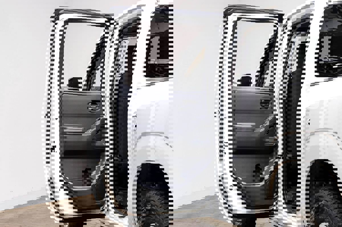 Used 2025 Nissan Frontier S image 36