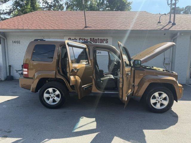 Used 2011 Jeep Liberty 70th Anniversary AWD/4WD image 9