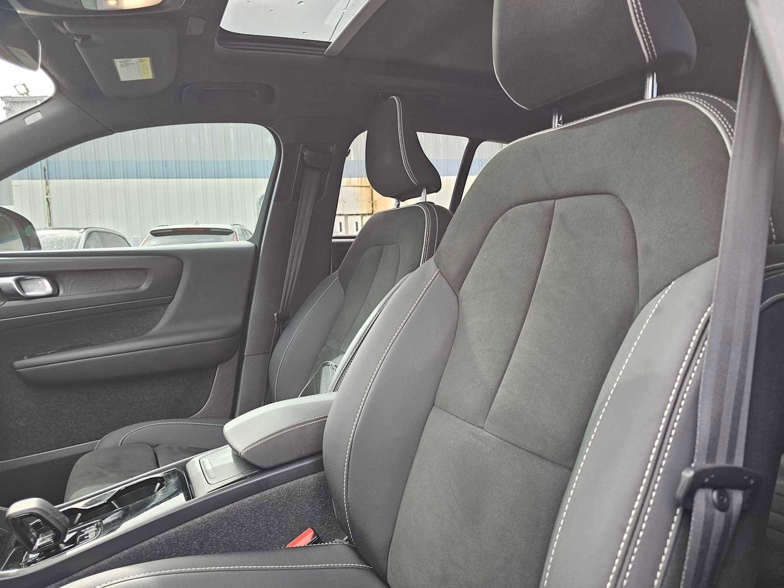 Used 2023 Volvo XC40 Recharge Ultimate image 22