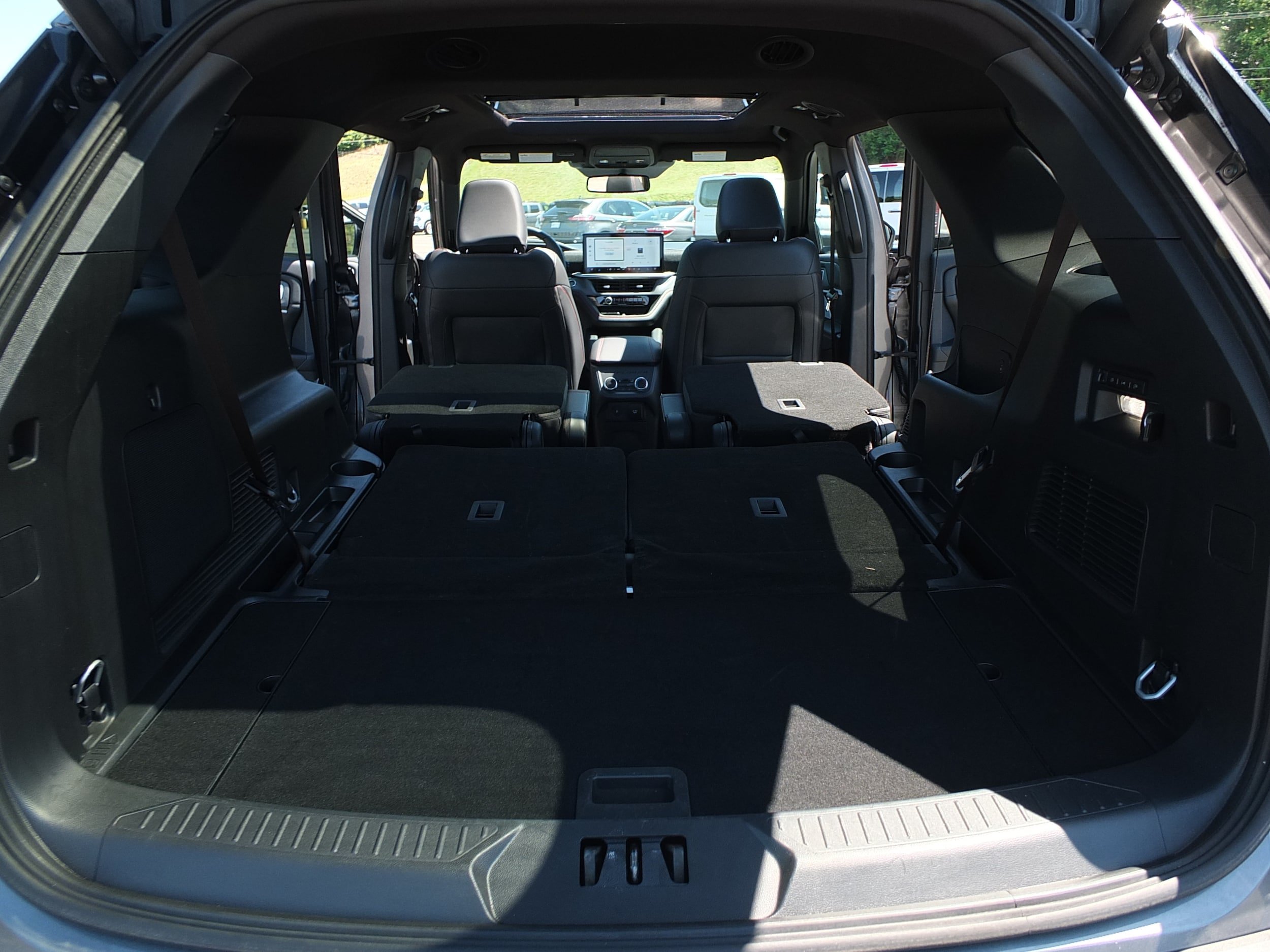 Used 2025 Ford Explorer ST w/ Sun And Sound Package AWD/4WD image 17