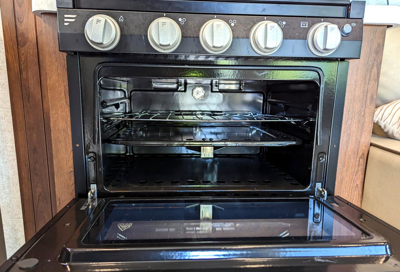 Used 2019 Chevrolet Express 4500 w/ RV Package RWD image 53