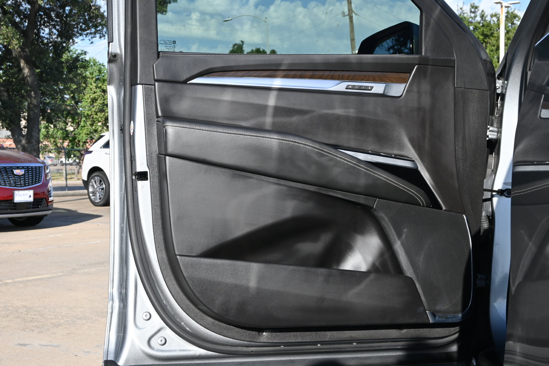Certified 2025 Cadillac Escalade Sport Platinum w/ LPO, ONYX Package AWD/4WD image 18
