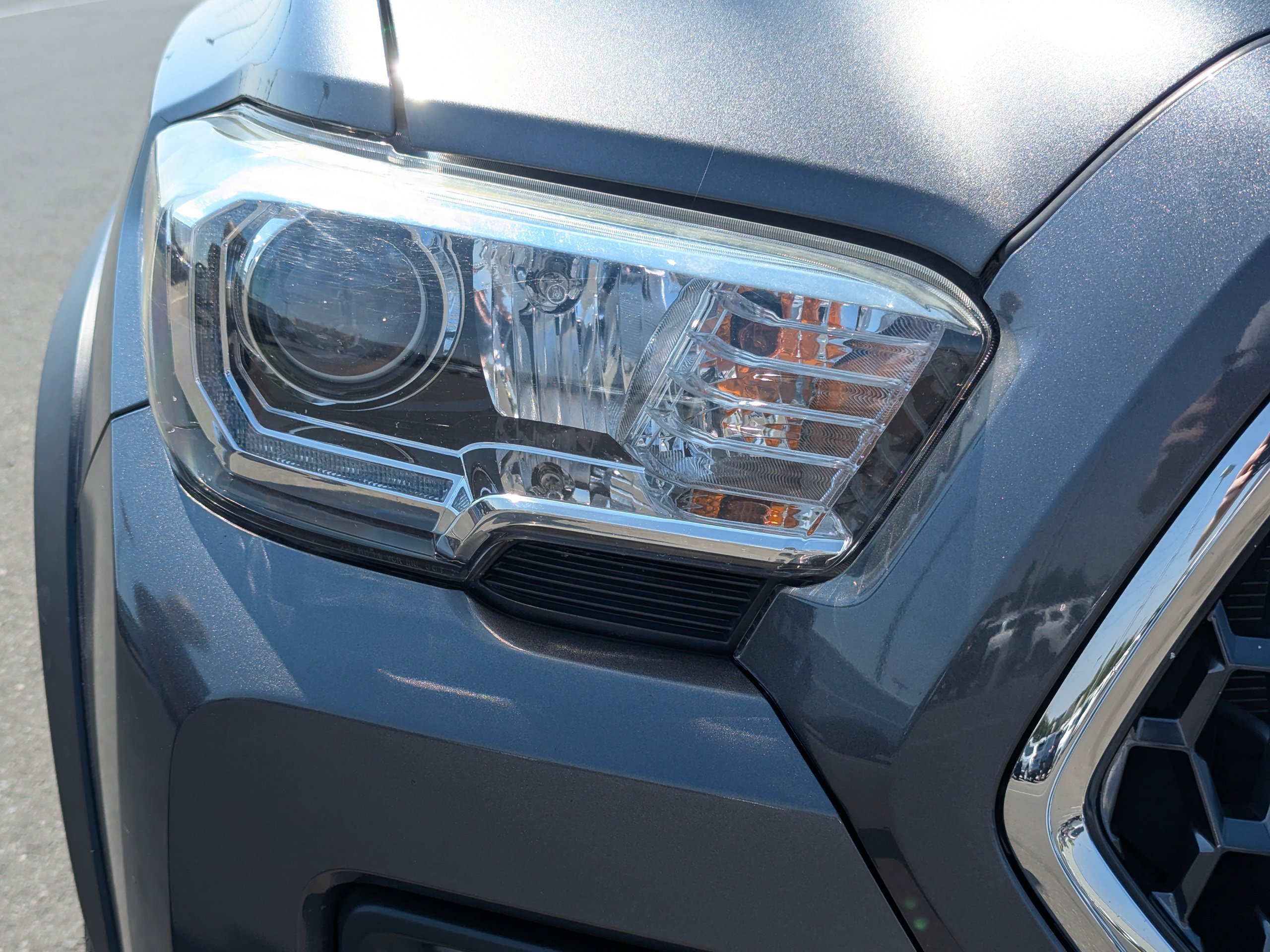 Used 2018 Toyota Tacoma TRD Off-Road w/ Technology Package AWD/4WD image 39