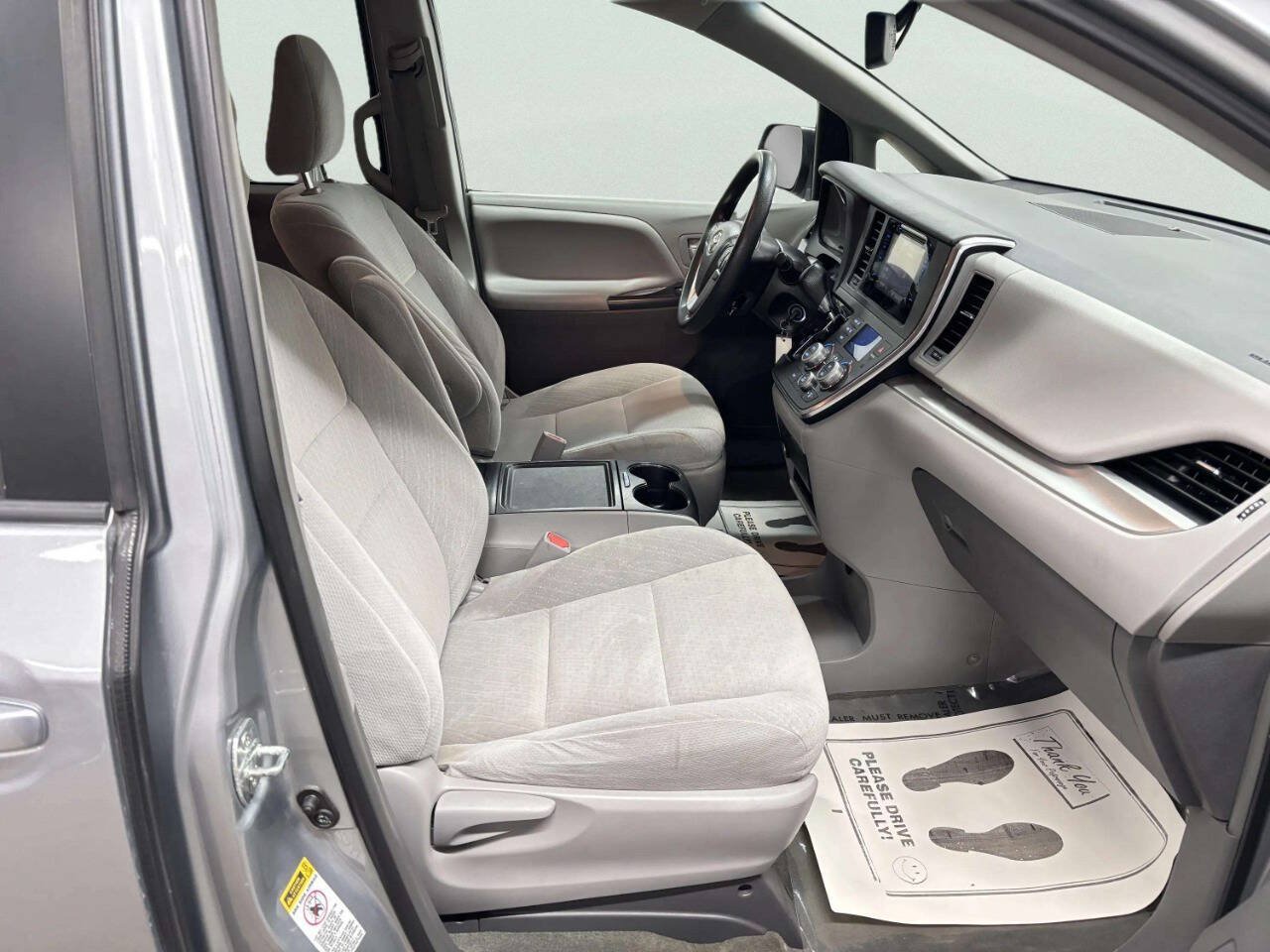 Used 2015 Toyota Sienna LE FWD image 21