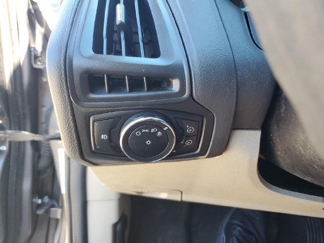 Used 2012 Ford Focus SE FWD image 20