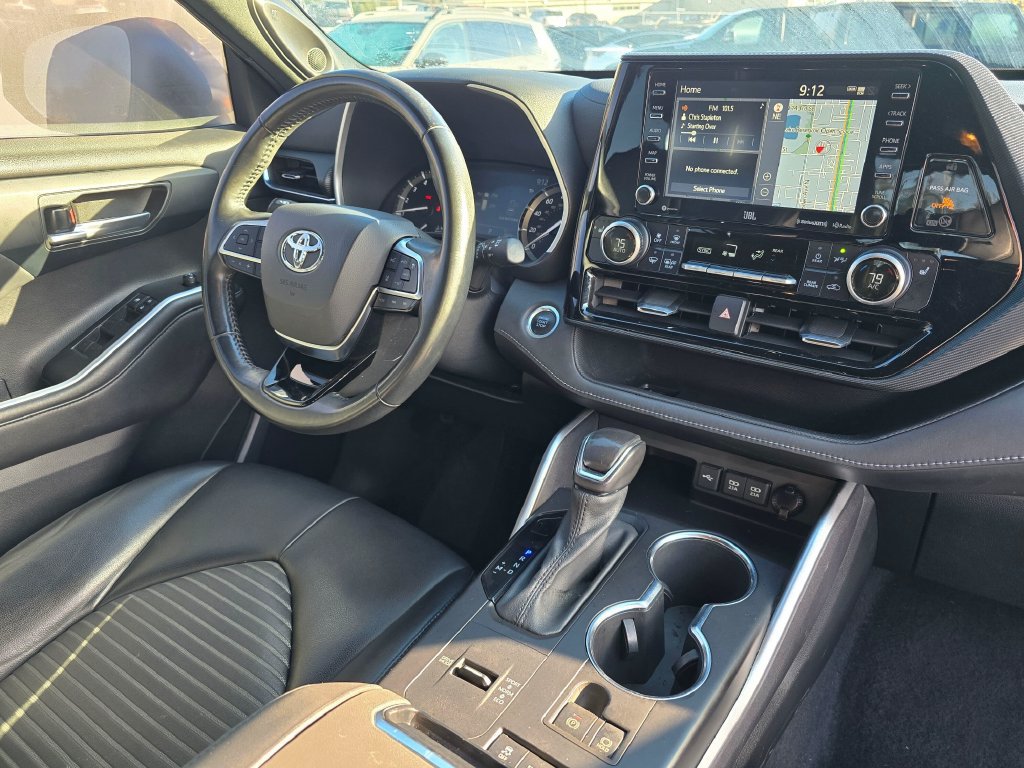 Used 2021 Toyota Highlander XSE FWD image 12